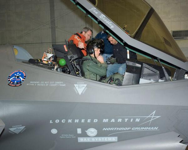 Легкие пилоты сядут в кабину F-35