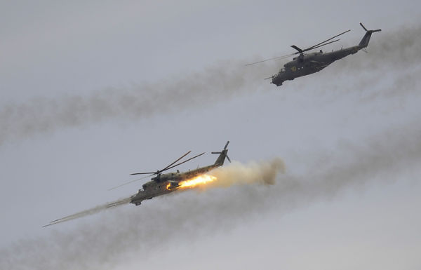 Вертолеты Ми-24 Балтфлота уничтожили бронетехнику и укрепления условного противника