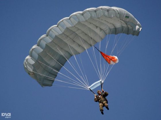 Подразделения спецназа ВВО получили на вооружение партию парашютных систем "Арбалет"