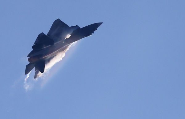 СМИ: Т-50 два раза дозаправится в воздухе и уничтожит любой F-35