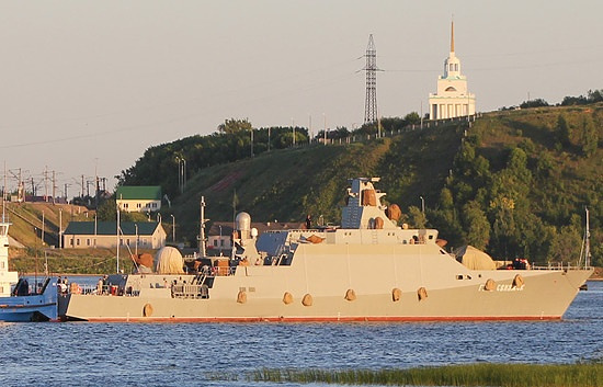 Шойгу лично провел учения с экипажем малого ракетного корабля "Град Свияжск"