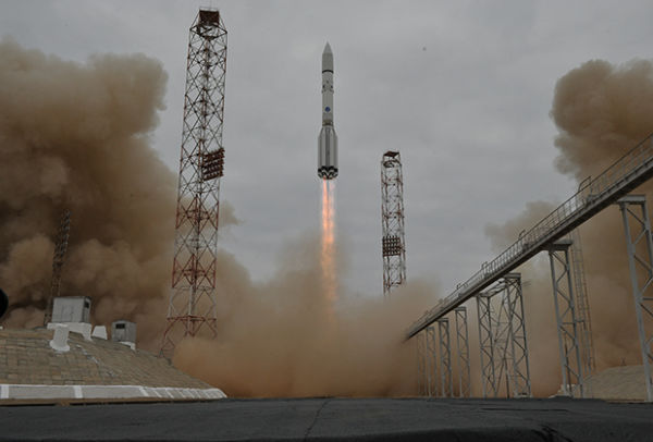 Космические войска ВКС приняли на сопровождение космический аппарат "ЭкоСтар-21" и разгонный блок "Бриз-М"