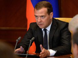 Медведев назвал санкции злом