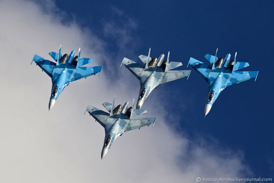 Высший пилотаж с участием новейшего Су-30СМ продемонстрировали «Соколы России»
