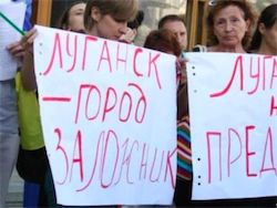 Жители Луганска провели демонстрацию в Киеве