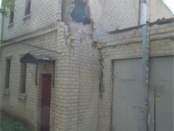 Украинская артиллерия расстреляла дом престарелых в Луганске