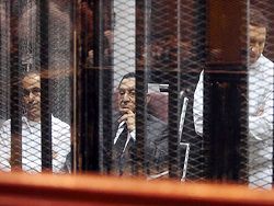 Суд постановил освободить сыновей Мубарака