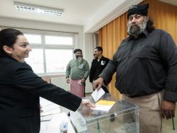 Досрочные парламентские выборы в Греции проходят активно