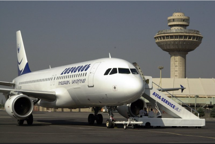 "Я НЕ УВЕРЕН, ЧТО ОНИ ЗАЩИТЯТ": АРМЕНИЯ ГОНИТ РУССКИХ ПОГРАНИЧНИКОВ ИЗ АЭРОПОРТА ЗВАРТНОЦ