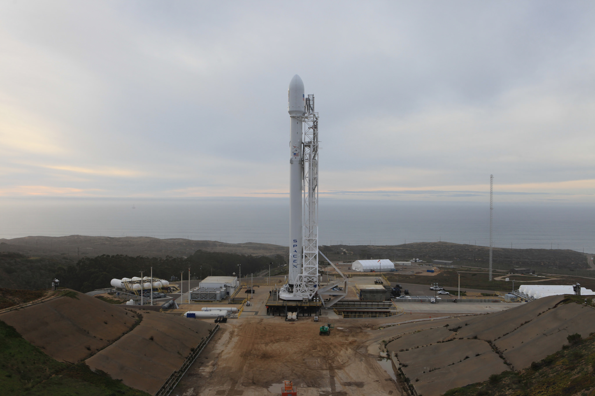  SpaceX       Falcon 9