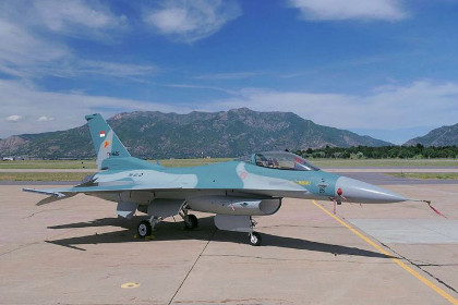   "" F-16  