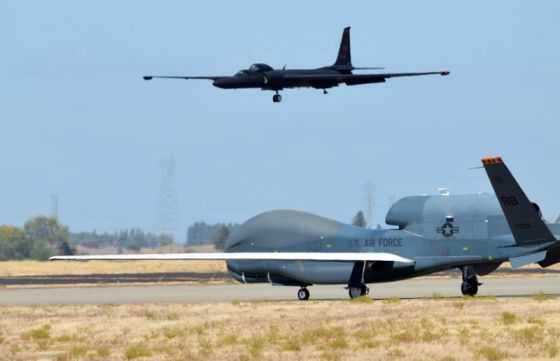  RQ-4 Global Hawk  U-2
