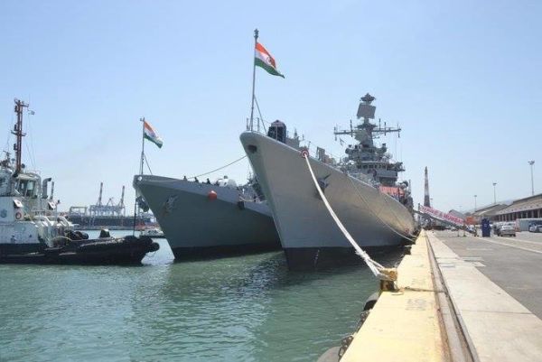 INS Mumbai и INS Trishul INS Mumbai и INS Trishul