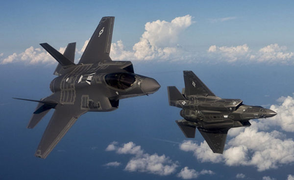 Истребитель-бомбардировщик Lockheed Martin F-35 "-Лайтнинг"- II Истребитель-бомбардировщик Lockheed Martin F-35 "-Лайтнинг"- II