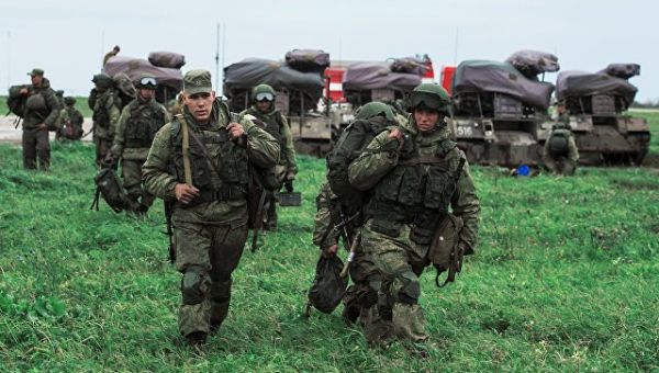 Военнослужащие после марш-броска. Архивное фото Военнослужащие после марш-броска. Архивное фото