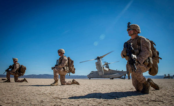 Американские морские пехотинцы на учениях Американские морские пехотинцы на учениях