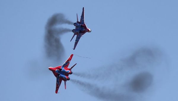 Авиашоу. Архивное фото Авиашоу. Архивное фото