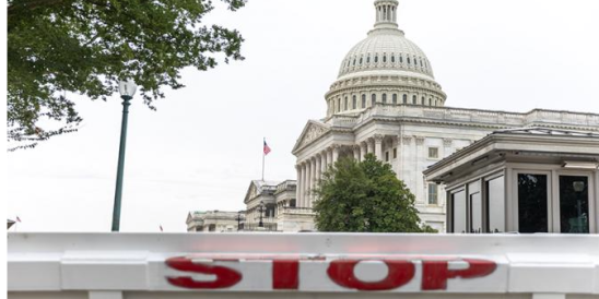 В США — паралич власти. Правительство распущено, Украина по боку, Трамп доказывает профпригодность