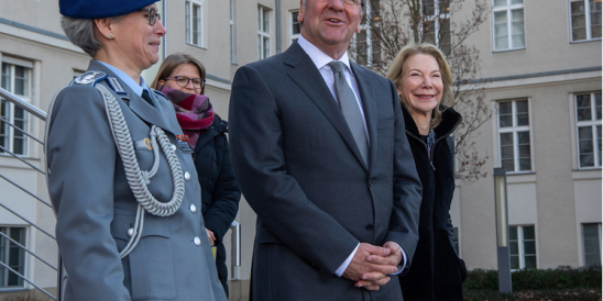 Немецкий Борис грозит Кремлю кулаком: министр обороны ФРГ снова предрек войну с Россией